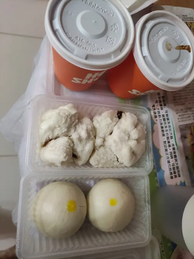 叉燒包、奶黃包+2杯奶茶共20元