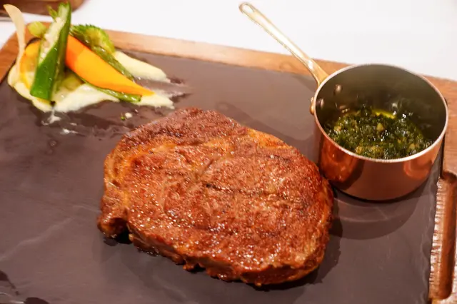 澳洲黑安格斯草飼肉眼牛扒 (十安士)