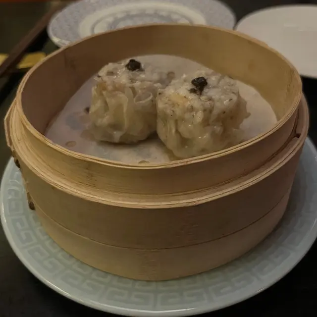黑豚肉松露鵪鶉蛋燒賣