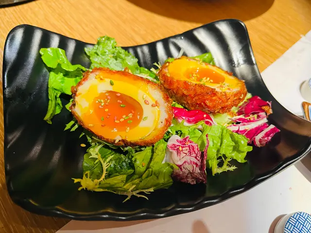 櫻花蝦半熟蛋爆彈