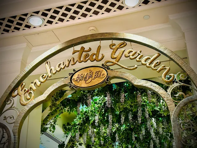 如果去迪士尼玩，一定要食埋個自助餐先好走