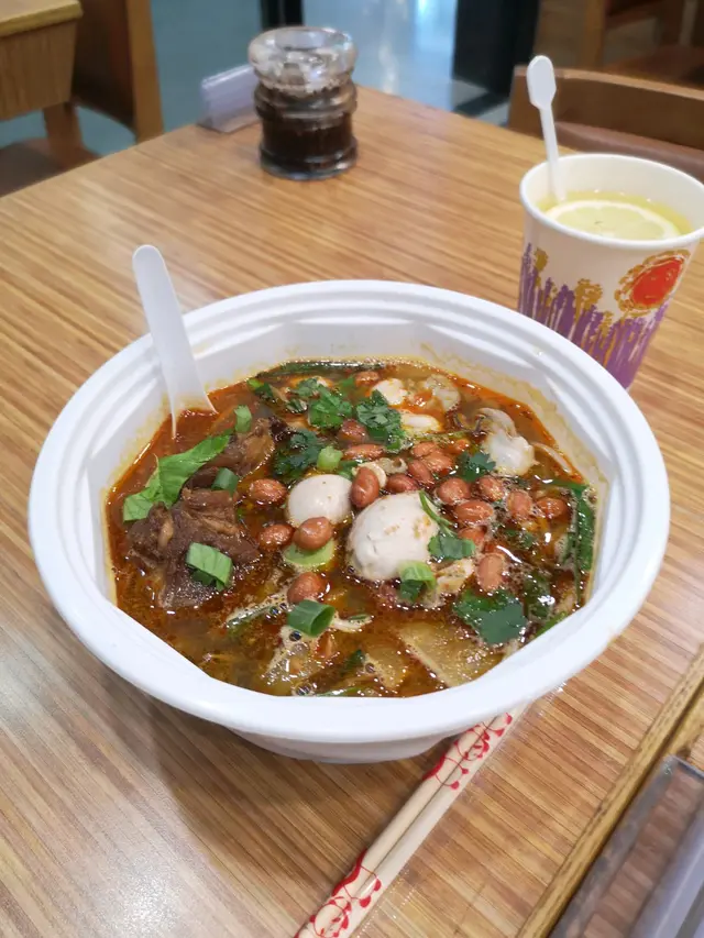 蠔仔豬軟骨米線