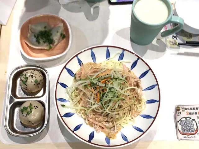 胡麻醬五彩拌冷麵