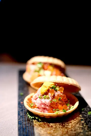 杂锦粒粒鱼生松饼