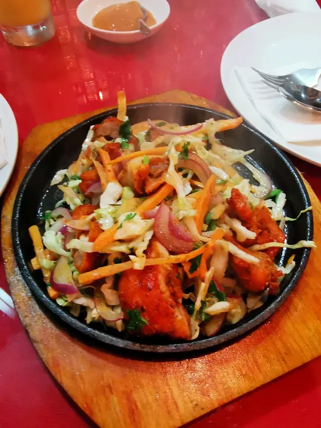 鐵板雞又係菜多過雞