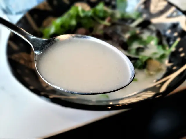 薑絲芫荽皮蛋鮮牛肉魚湯泡飯