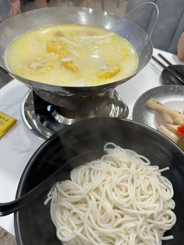 竹笙椰子濃湯雞