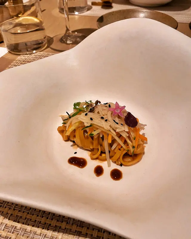 素鮑魚拌辣稻庭冷麵