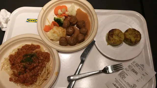 肉丸 ， 素肉意粉，菠菜薯餅