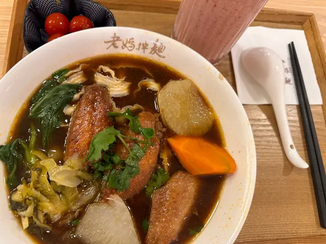 套餐包括前菜，主菜，飲品及甜品！飲品改草莓沙冰另加$20