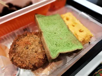 W9. 西冷牛扒+菠菜薯饼+3.6牛乳炒蛋+抹茶多士+热咖啡