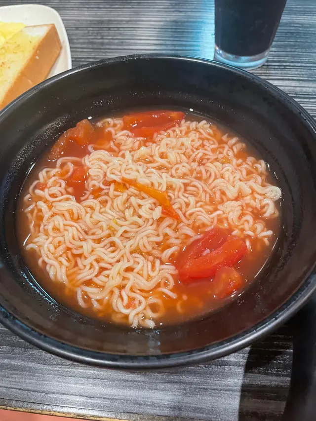 超值套餐-  蕃茄湯公仔麵