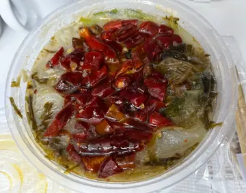 酸菜黑鱼片配白饭$71  +  强制要另加小食  $8  左右😅  几辣下🙂不过我中意食辣。酸菜同菜铺好冧身，芽菜就爽口，仲加有几条宽粉好鬼惹味😍可配白饭/三色米/米线/米粉/即食面/乌冬/准山面/葱油饼