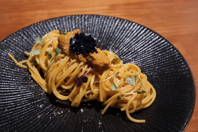 一手指粗海膽，麵汁濃，價錢親民唔過二百