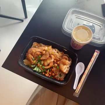 酸辣猪扒捞米线