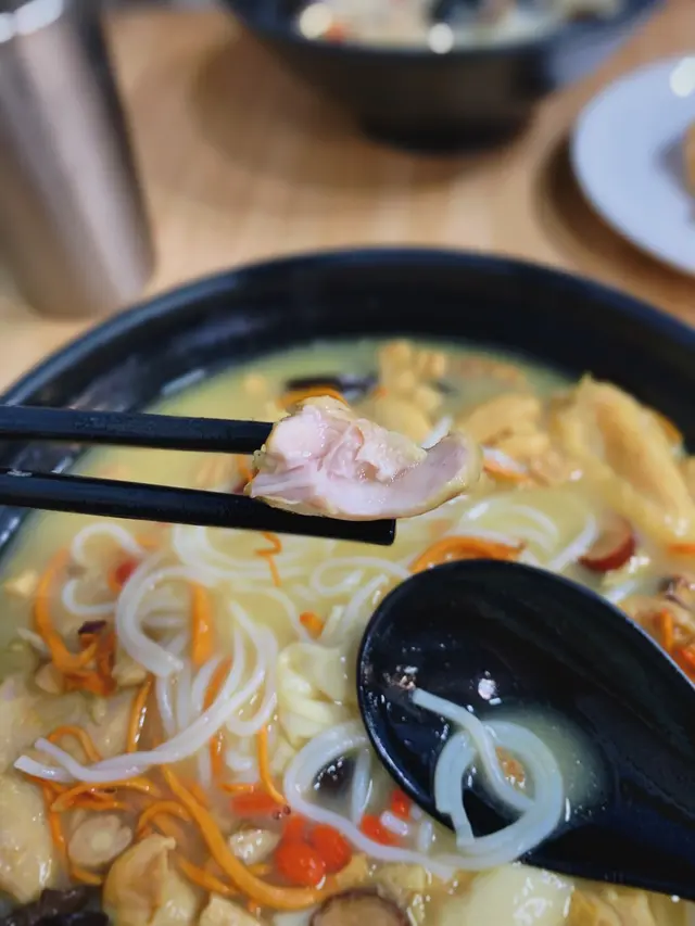 黃酒藥膳雞米線