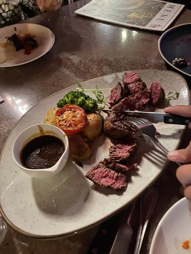 老人家話要淋啲，靚女店員介紹左呢個，入口即溶，無介紹錯！我可以講，呢個價錢同份量，比起尖咀M 字果間扒房，有過之而無不及！推介