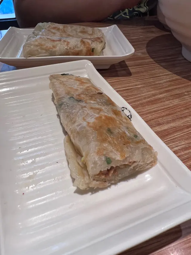 酥脆台灣蔥油餅入面有軟軟嘅羊肉