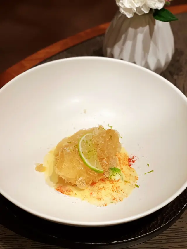 香酥花膠伴香檳魚子醬
