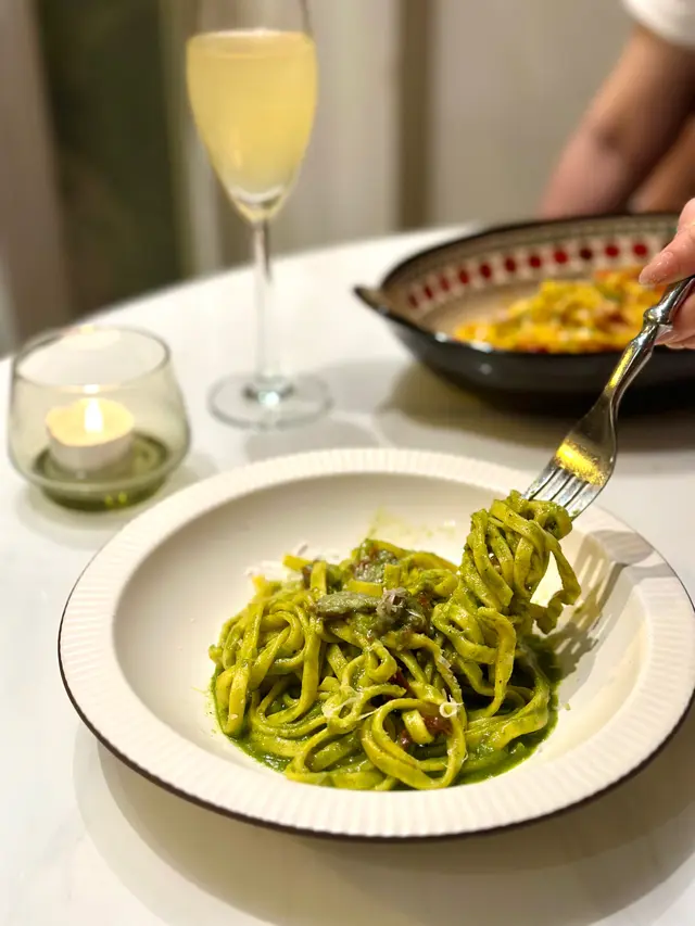 Sundried tomato & pesto tagliatelle