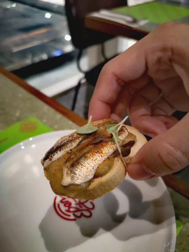 白鯷魚茄子蓉多士