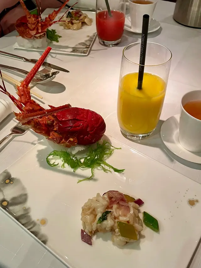 羅勒白胡椒粒炒本地龍蝦球