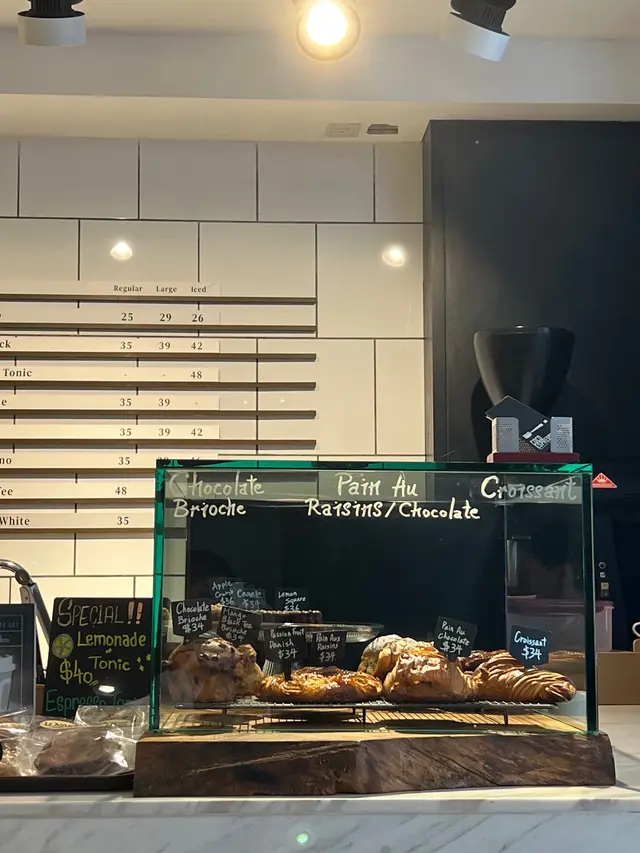 住附近的大家 偶爾可以來試一下他們的麵包🥯
咖啡也滿舒服好喝 附近上班的朋朋們 也可以去去下午茶CHILL 一下