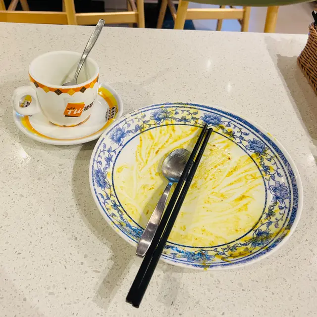 雙腸雙餐肉一隻蛋及咖喱薯仔, 咖喱汁及餸配飯份量剛好., 好味食晒.