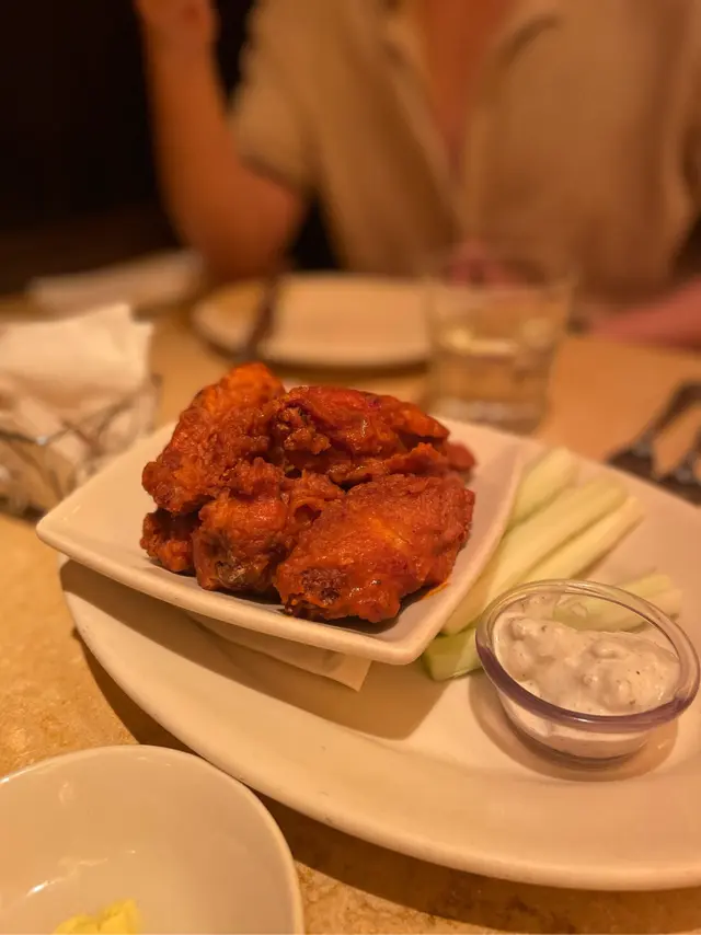 雖然個賣相好吸引，但對於我嚟講個味道有啲太鹹，食左幾舊就好想飲野，食埋佢嘅side dish西芹先至冇咁濃