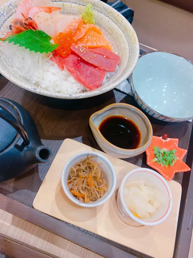 豪華海鮮丼茶漬飯