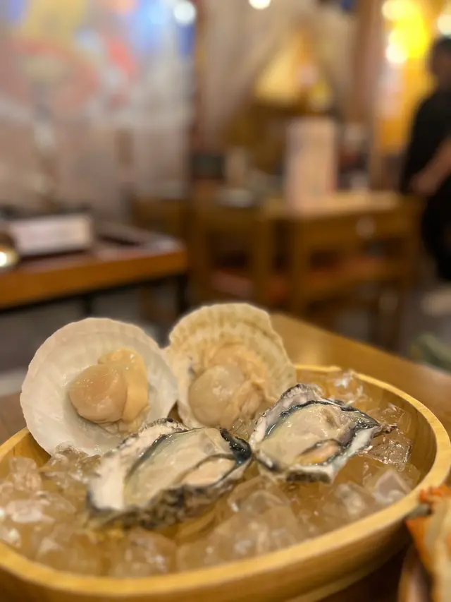 🦪浜燒盛合,燒帶子要飲埋燒出嚟嘅汁,因為嘅鮮甜味可以連同帶出,蠔個尺寸同我隻手差唔多大,勁大隻燒出嚟縮埋就唔會太細粒,嗰種飽滿咁係個厚度莫名其妙嘅開心😌
好味🌟🌟🌟🌟🌟