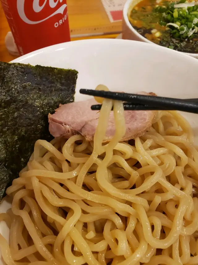 黑蒜油豚骨沾麵