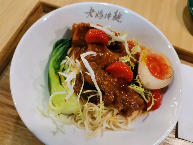 西紅柿慢煮牛肋條拌麵