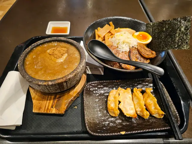 職員幾有禮貌，個沾麵味道夠料算足又唔太喊，香港地已經好少有咁嘅質素