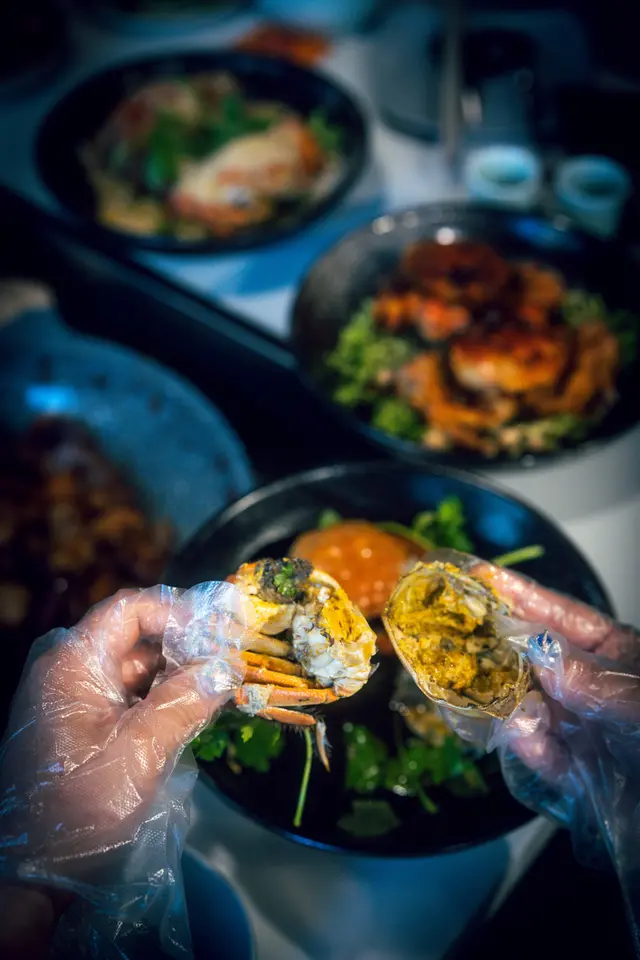 玫瑰露花雕醉大閘蟹