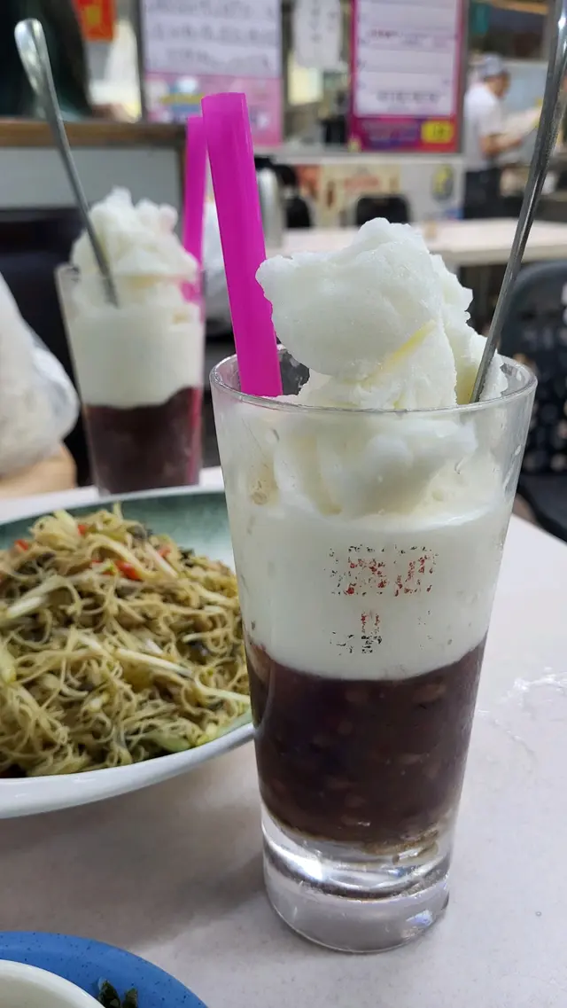 椰汁紅豆冰 & 雪菜肉絲炆米
