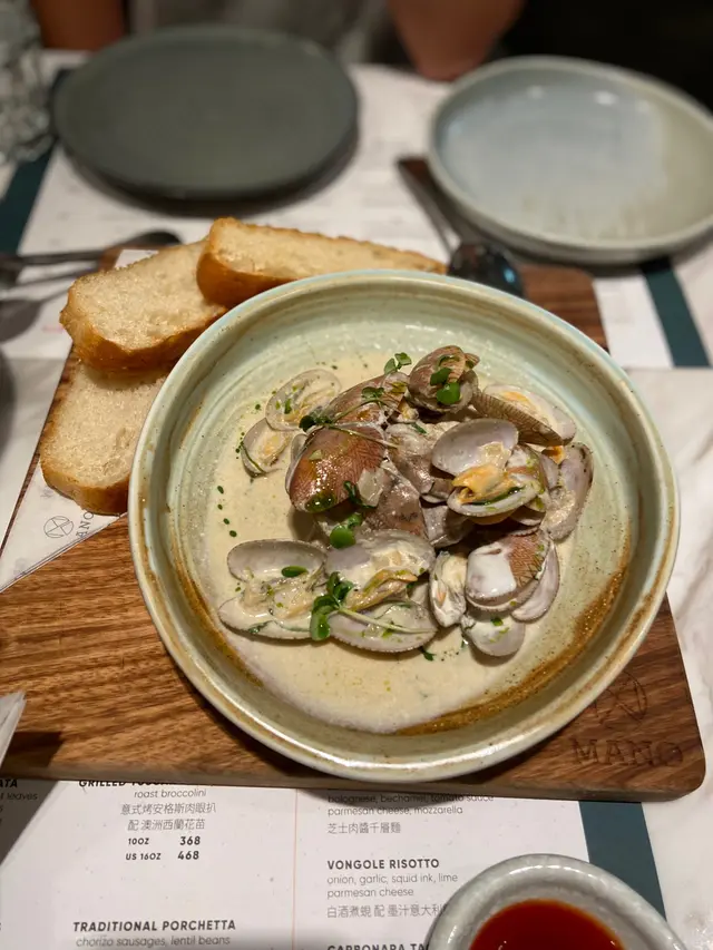 香草白酒煮蜆配意式香草麵包