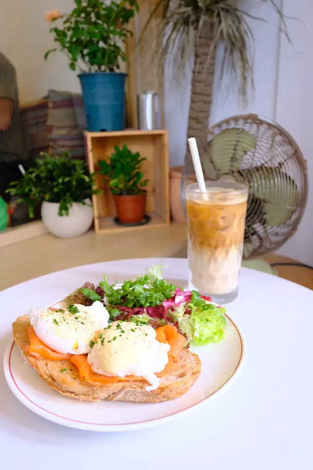 班尼迪蛋煙三文魚酸種多士