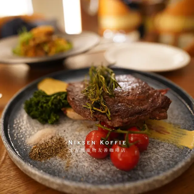 煎紐西蘭肉眼扒配精選雜菜法式芥末醬