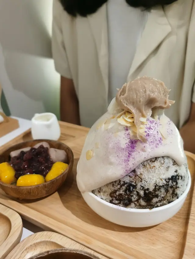 芋芋奶蓋麻糬雪花盛盤