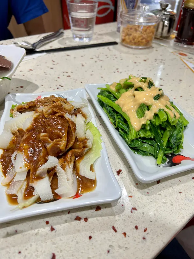 沙嗲牛柏葉$32 腐乳通菜$18