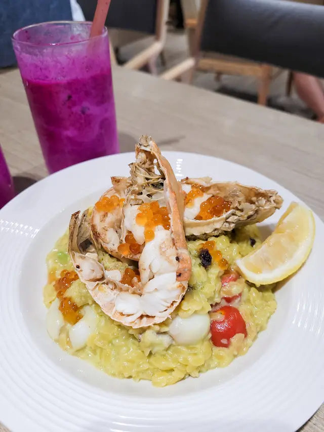 香煎虎蝦海鮮牛油果米型粉