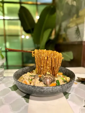 泰式湿炒海鲜”停顿”之面