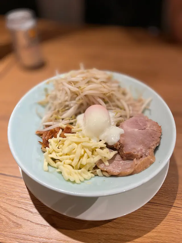 溫泉蛋叉燒芝士拌麵