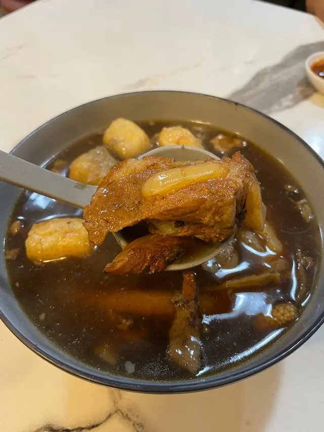 大碗肉骨茶