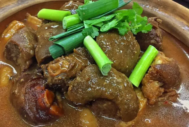 羊腩煲整得好食好難，呢間小店既羊腩煲啲肉唔柴，軟林林架🤤