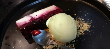 杂莓蛋糕 + 雪糕