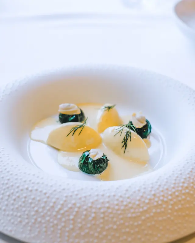 法式魚肉慕絲伴海鮮配香檳汁