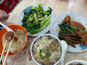 豬手麵、鳳爪麵、雲吞麵、墨丸麵、油菜