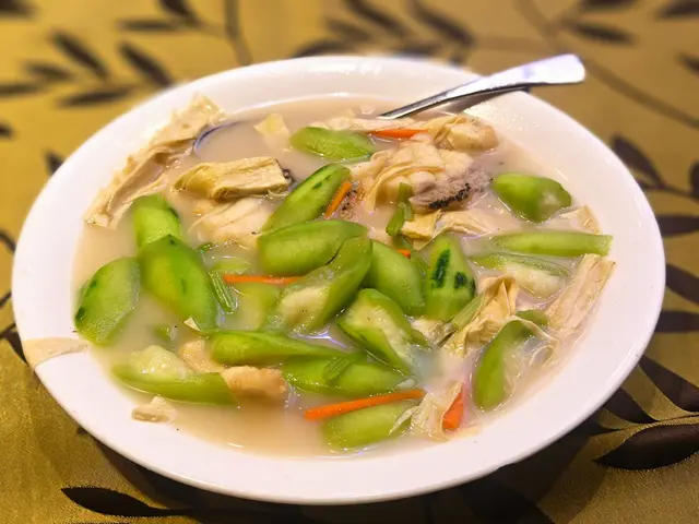 胡椒雞湯鮮竹浸龍躉球